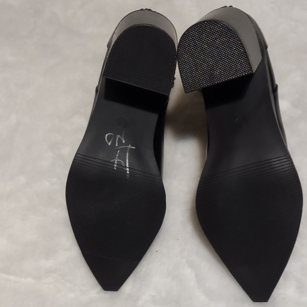 New condition bootie for women size 6.5 - Picture 2 of 2
